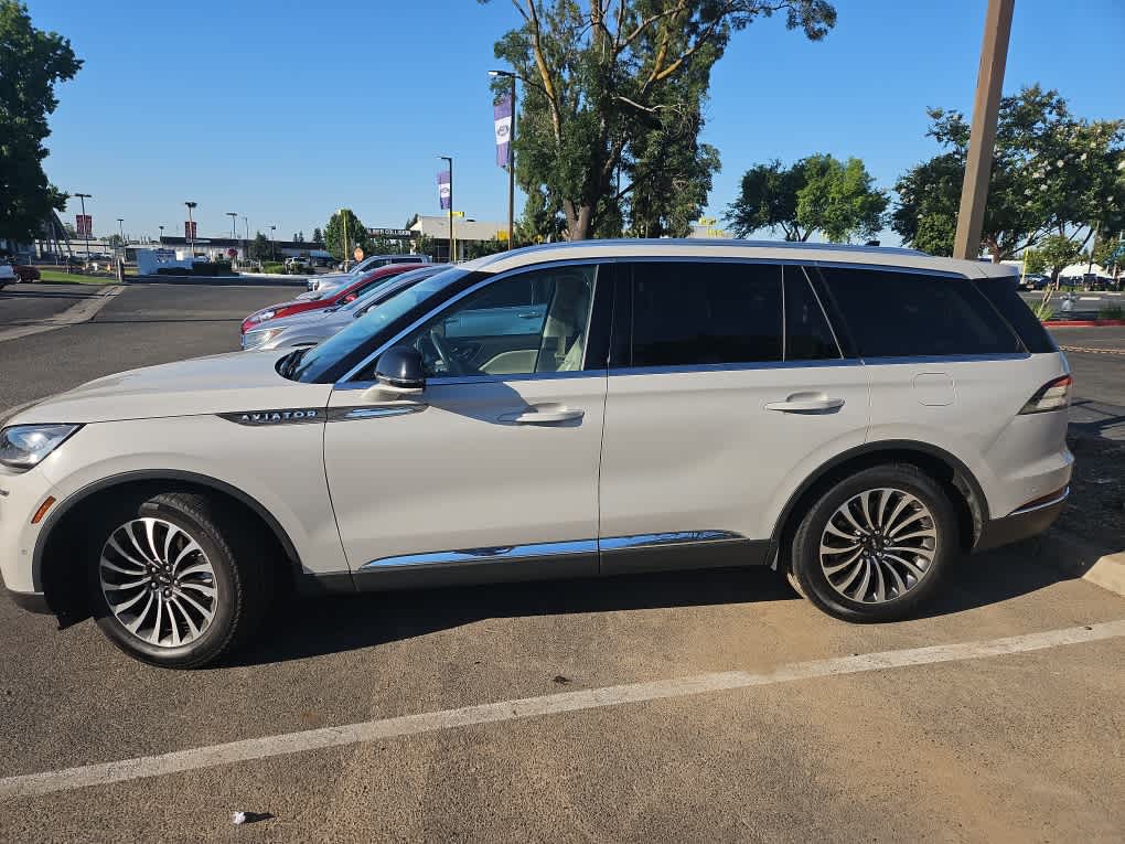 Thumbnail: 2022 Lincoln Aviator - 4
