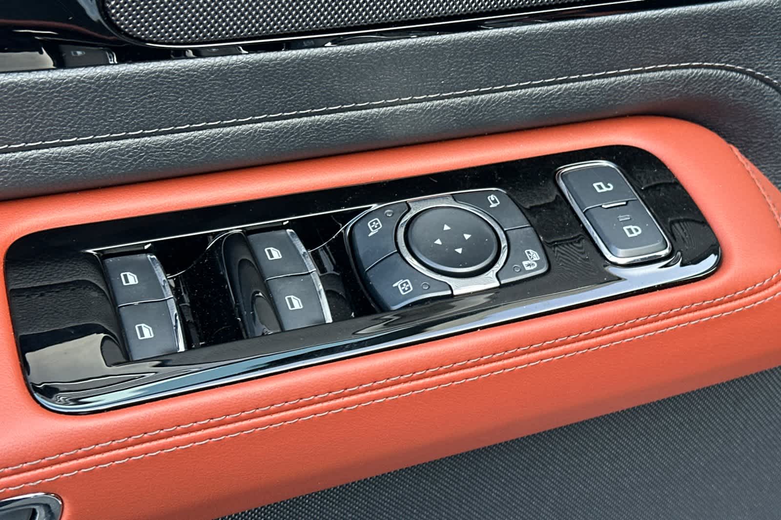 Thumbnail: 2026 Lincoln Aviator - 14