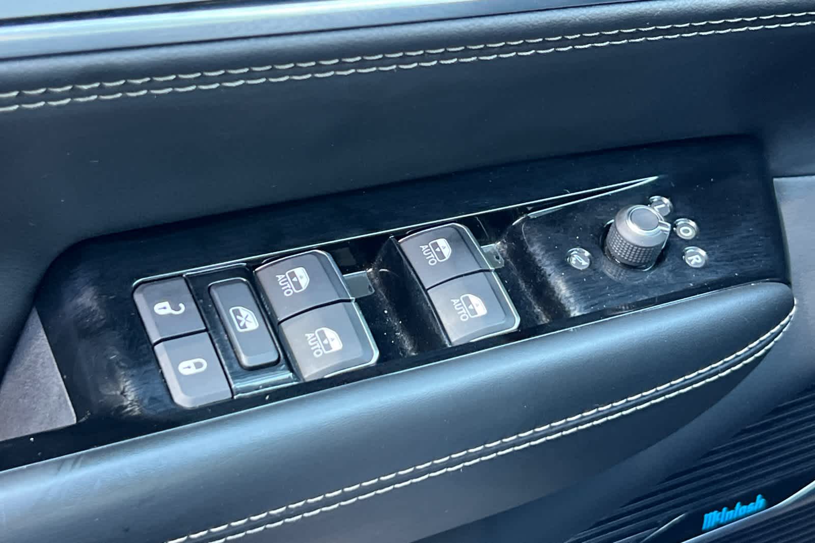 Thumbnail: 2024 Jeep Grand Wagoneer L - 14