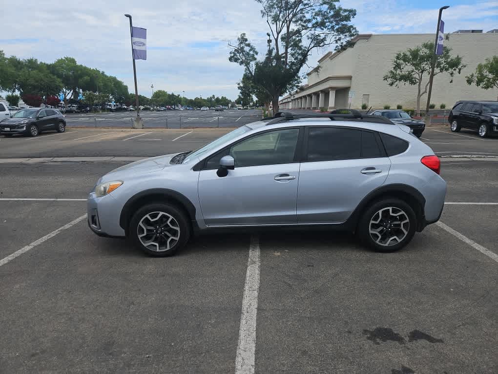 Thumbnail: 2016 Subaru Crosstrek - 4