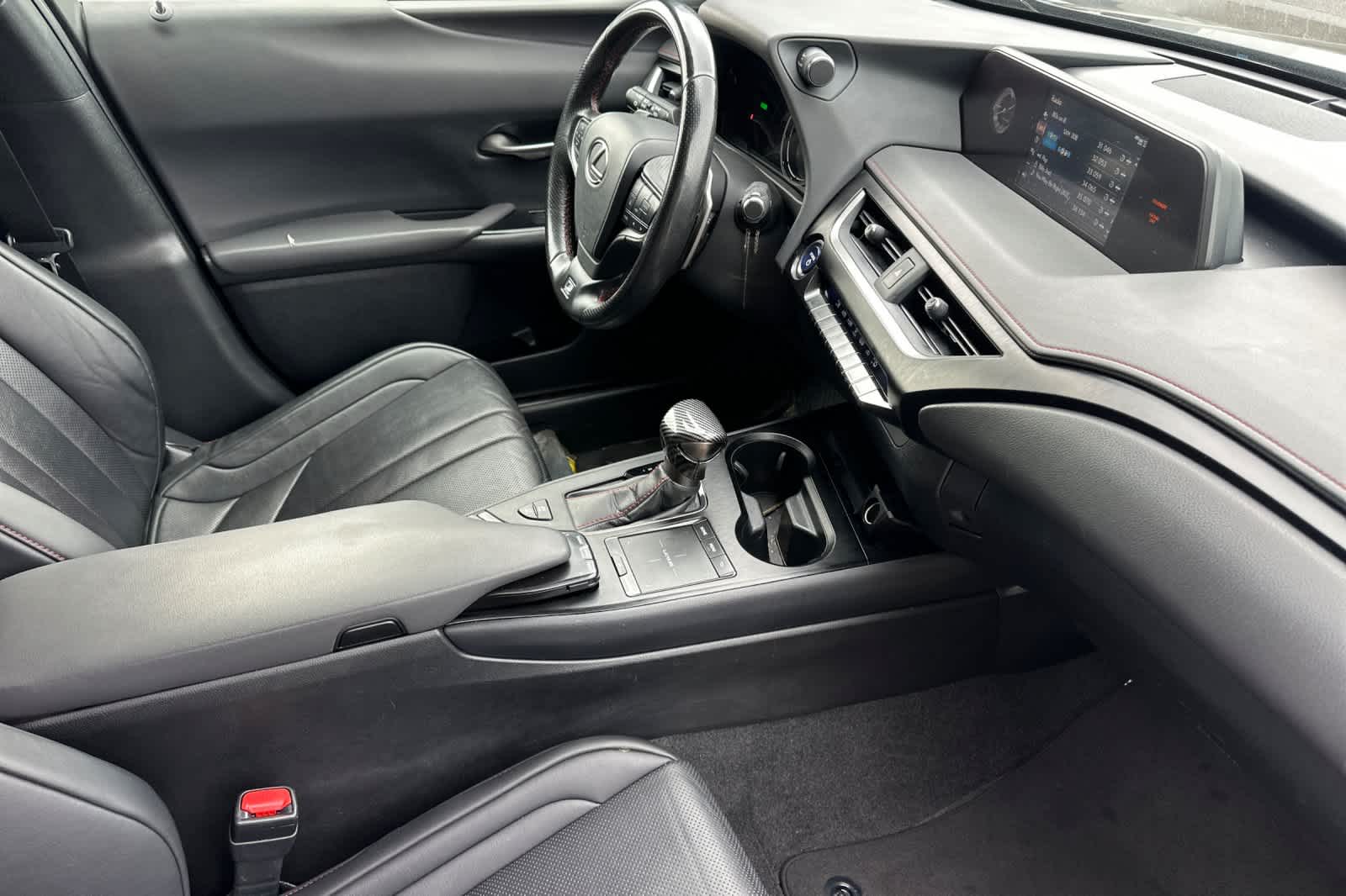 Thumbnail: 2020 Lexus UX - 16