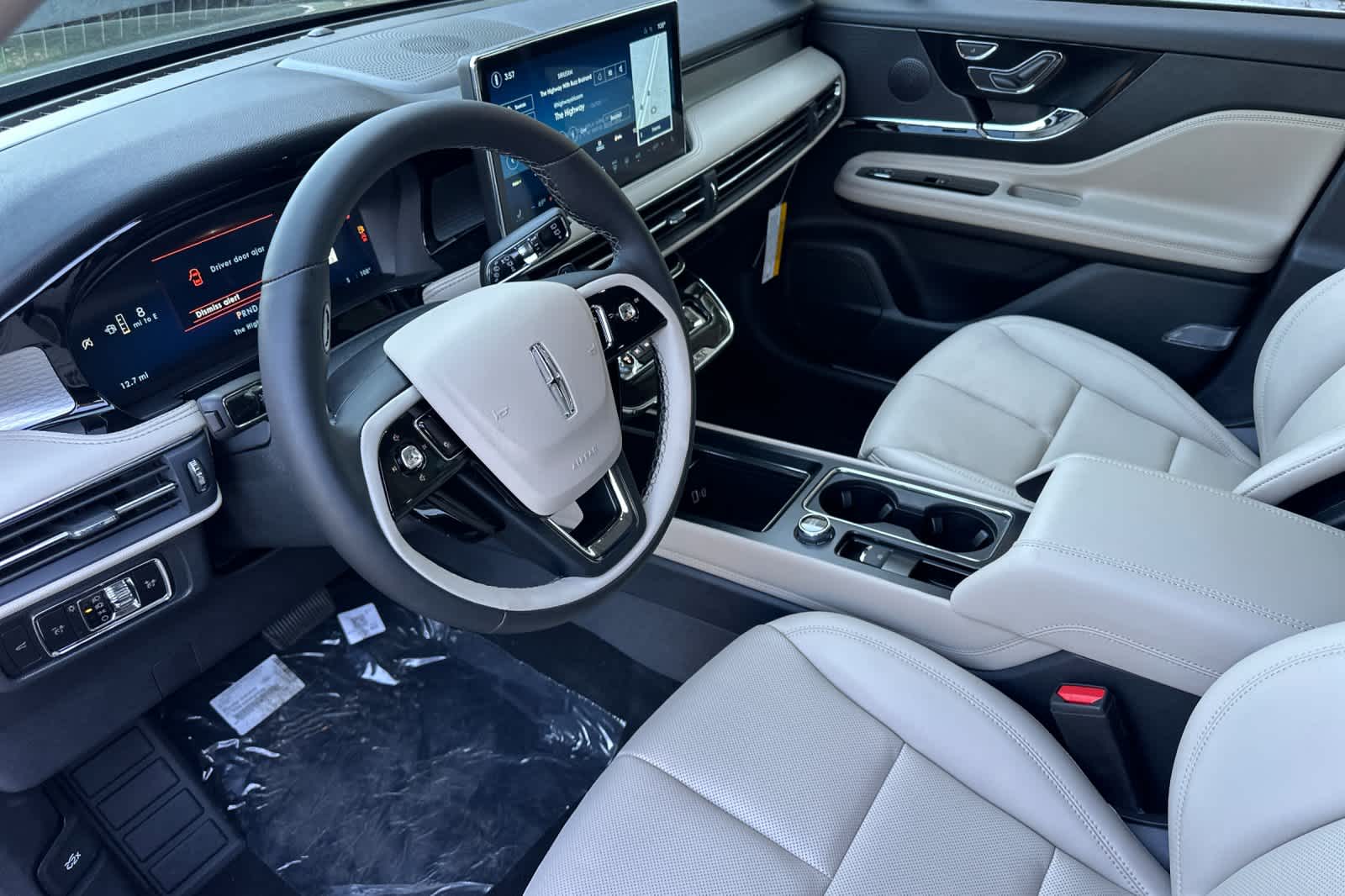 Thumbnail: 2025 Lincoln Corsair - 12