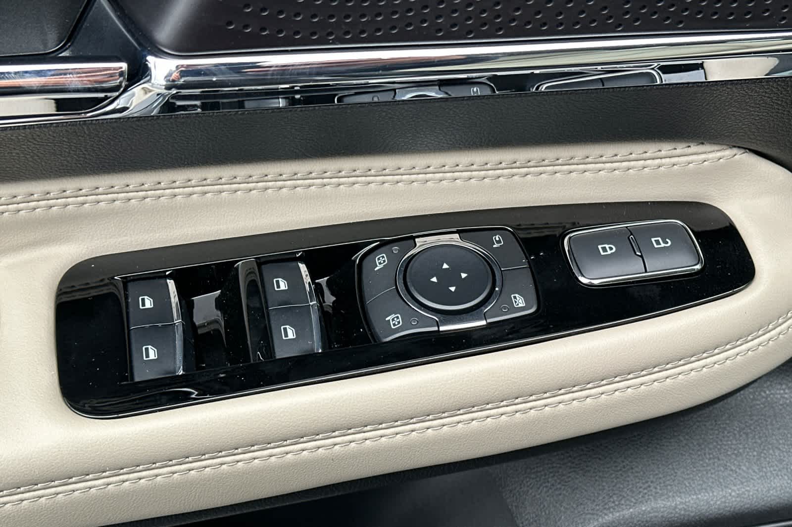 Thumbnail: 2025 Lincoln Corsair - 14