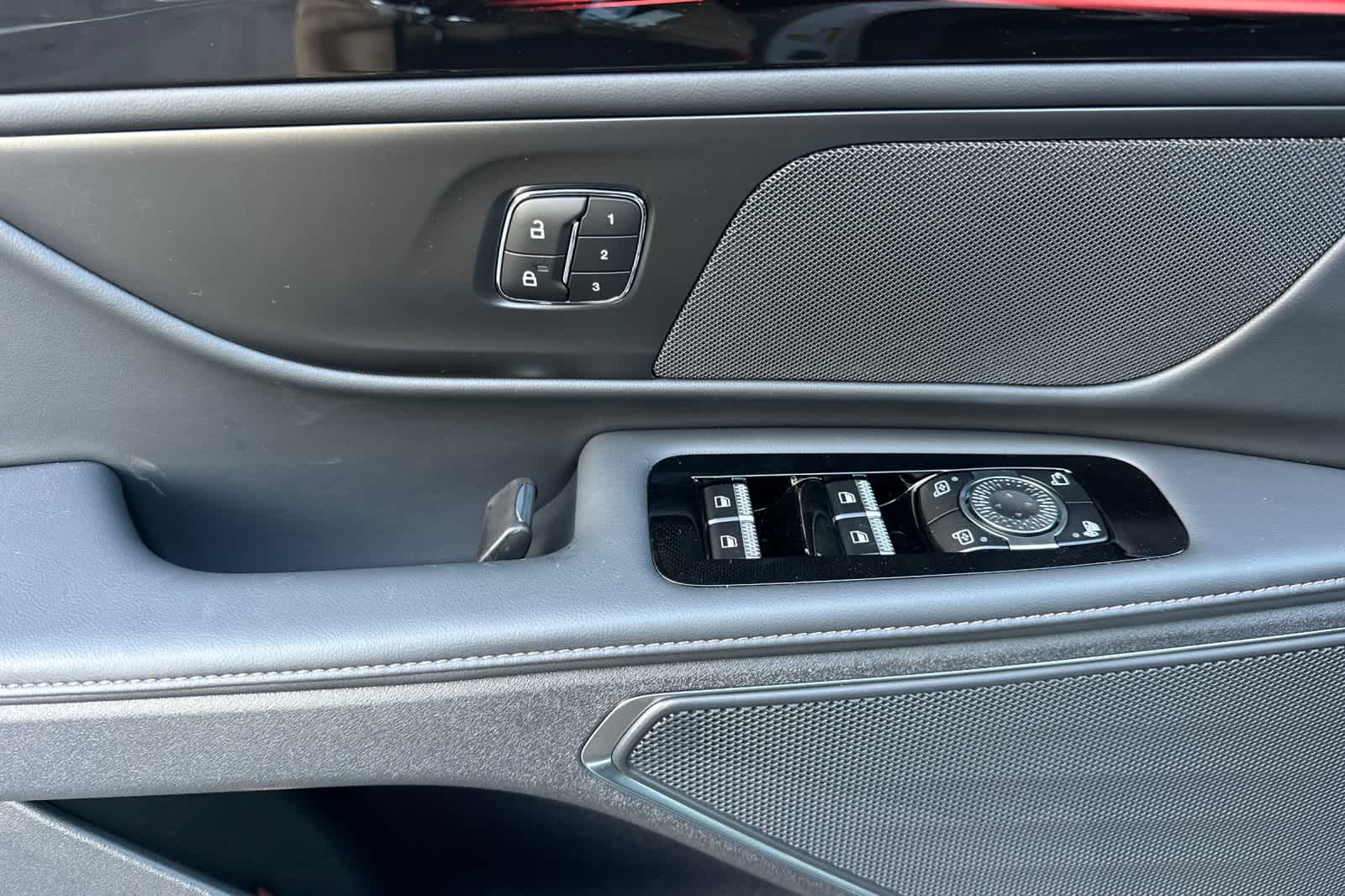 Thumbnail: 2026 Lincoln Nautilus - 13