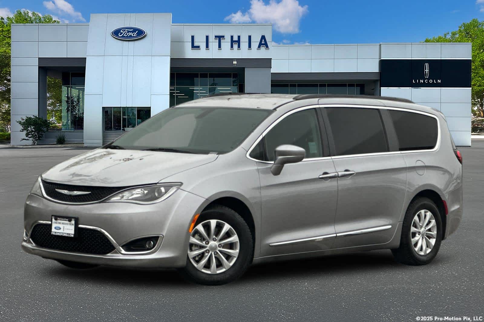 2017 Chrysler Pacifica Touring-L
