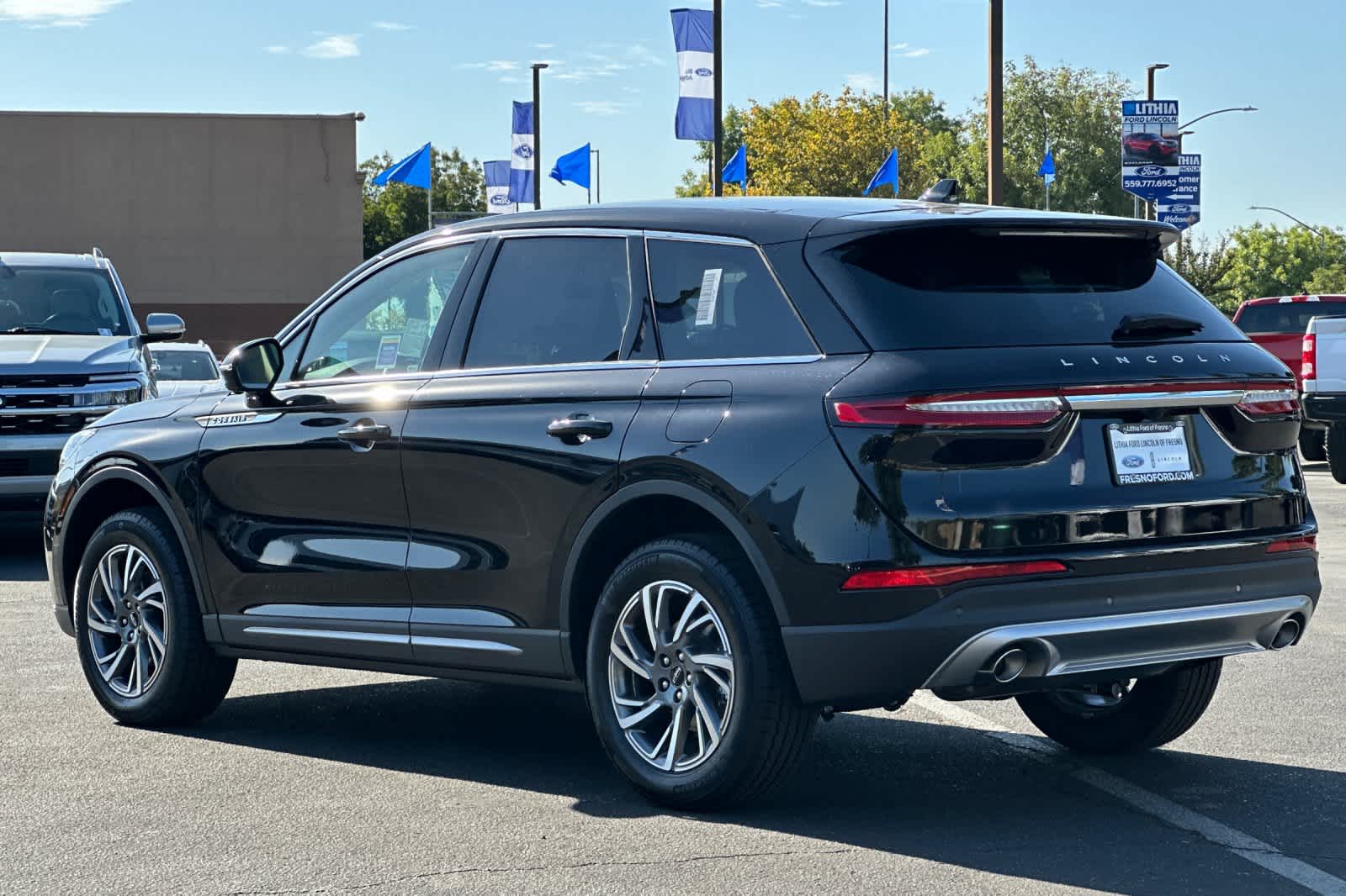 Thumbnail: 2025 Lincoln Corsair - 6