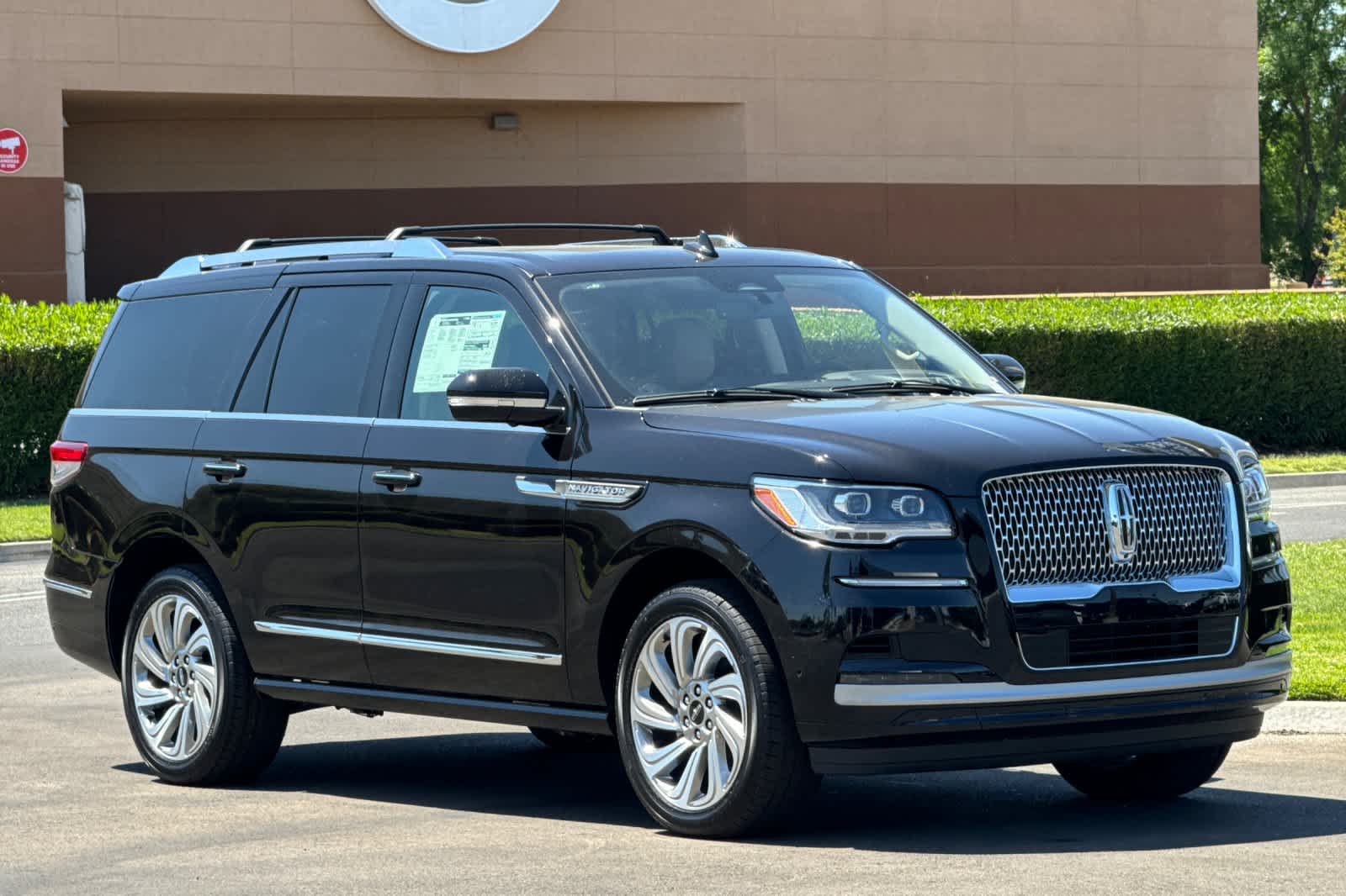 Thumbnail: 2024 Lincoln Navigator - 10