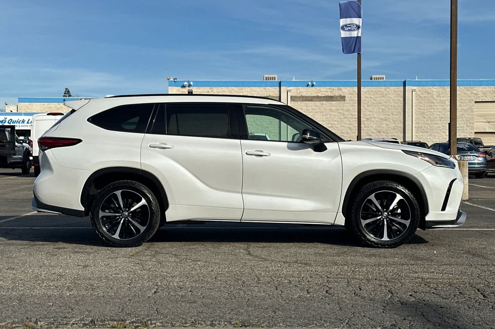 Thumbnail: 2022 Toyota Highlander - 8