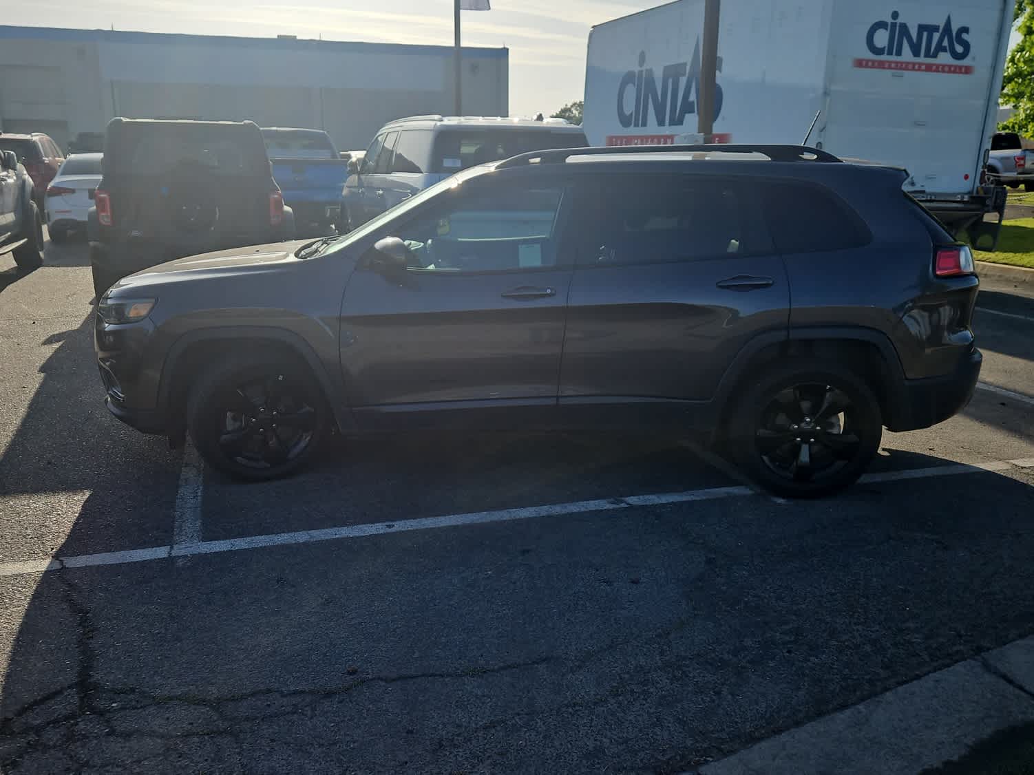 Thumbnail: 2020 Jeep Cherokee - 5