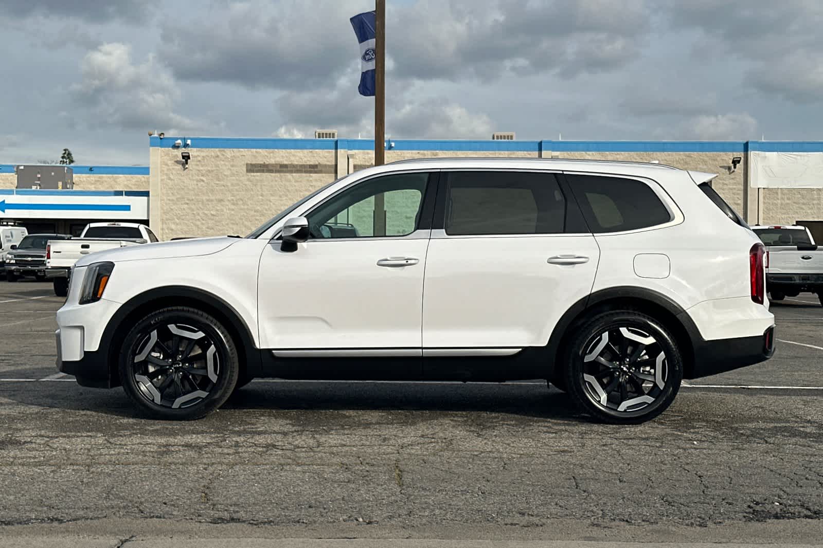 Thumbnail: 2023 Kia Telluride - 5