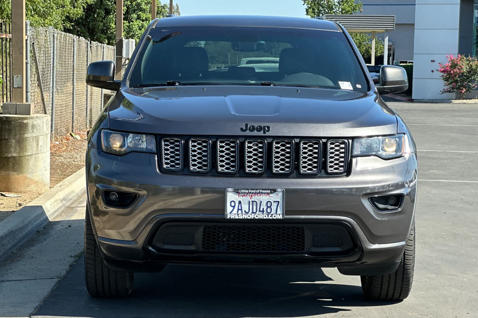 Thumbnail: 2018 Jeep Grand Cherokee - 11