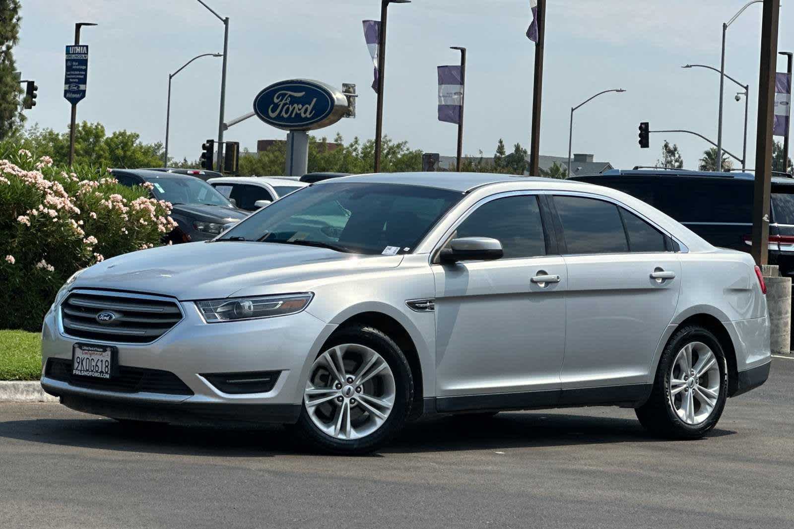 2017 Ford Taurus SEL Hero Image