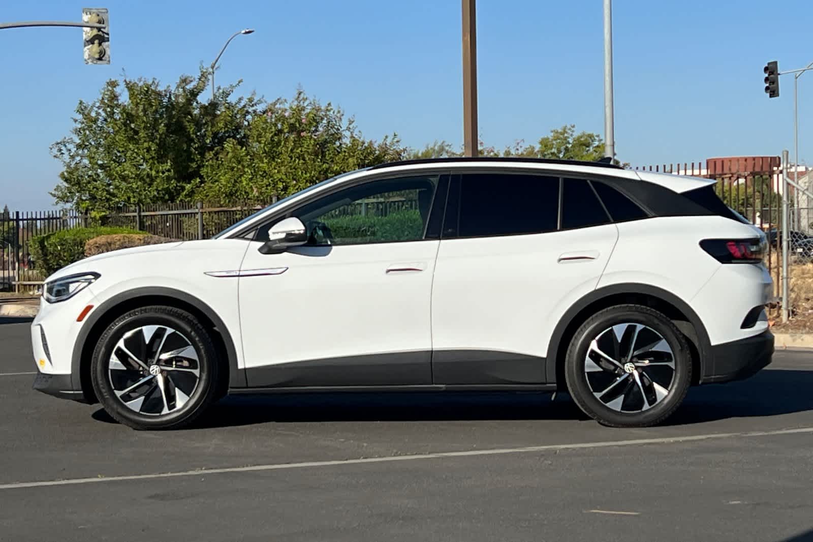 Thumbnail: 2021 Volkswagen ID.4 - 5