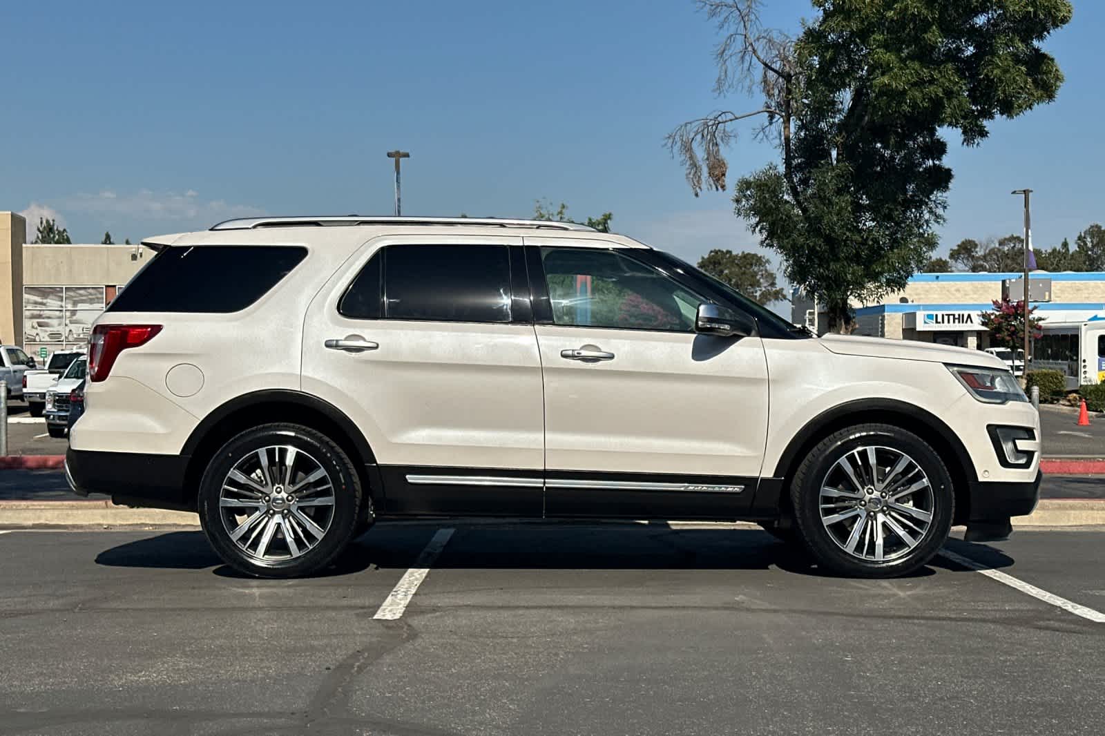 Thumbnail: 2017 Ford Explorer - 9