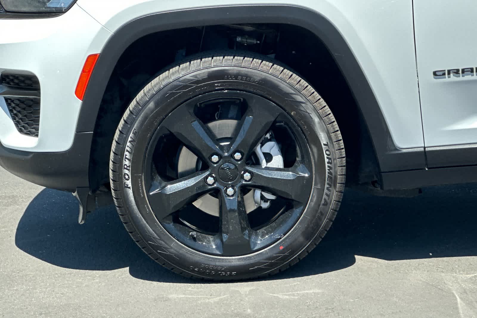 Thumbnail: 2023 Jeep Grand Cherokee - 26