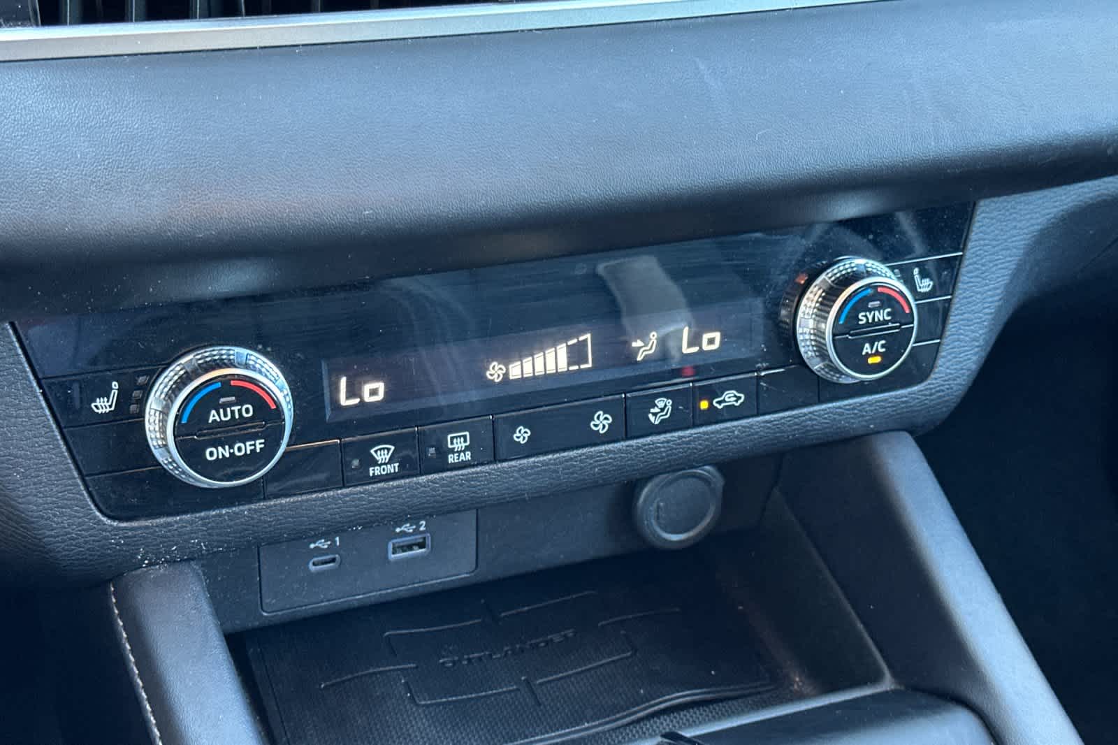 Thumbnail: 2023 Mitsubishi Outlander - 21