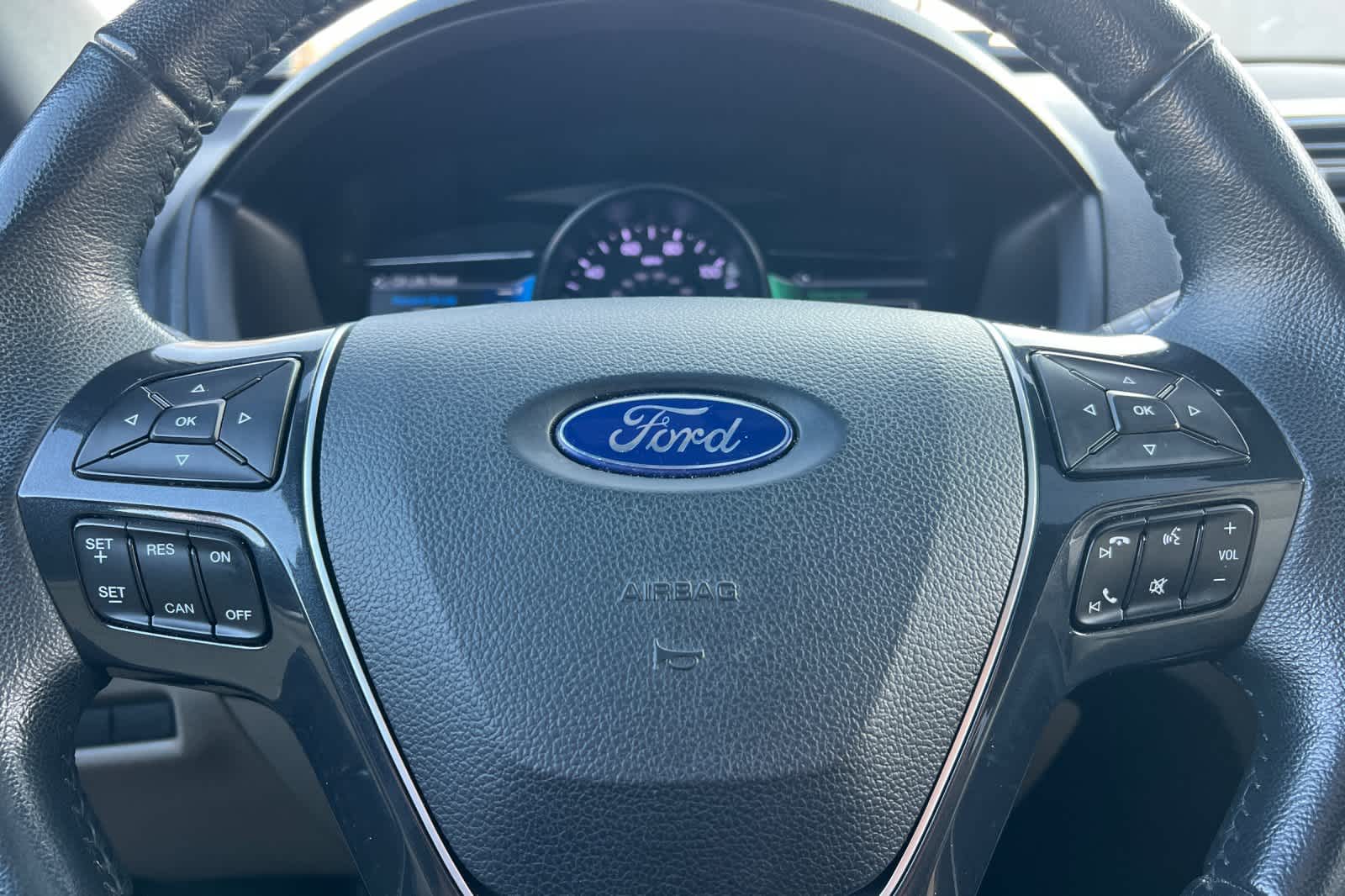 Thumbnail: 2018 Ford Explorer - 25