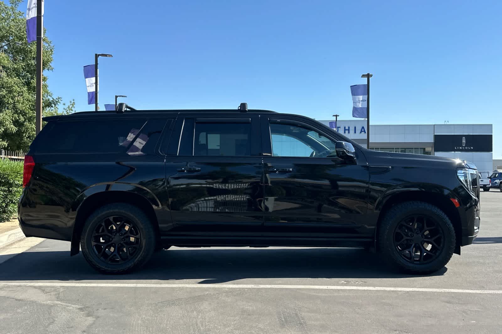 Thumbnail: 2023 GMC Yukon XL - 8