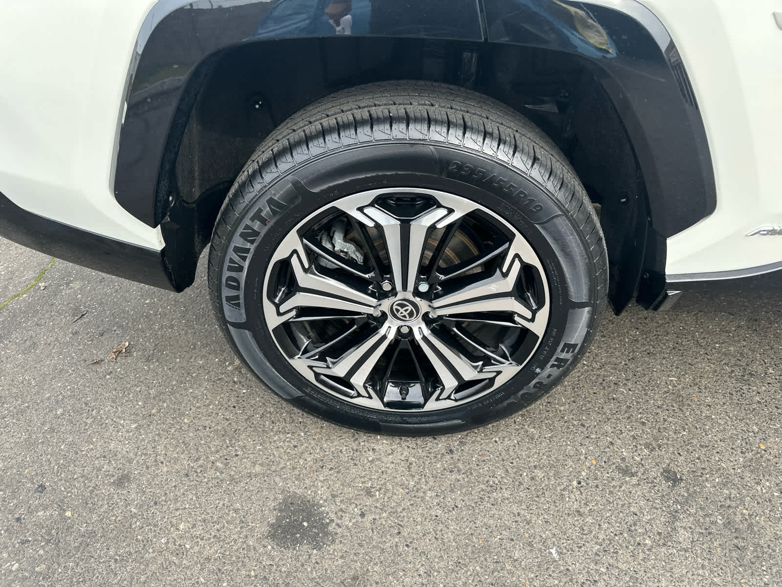 Thumbnail: 2022 Toyota RAV4 - 22