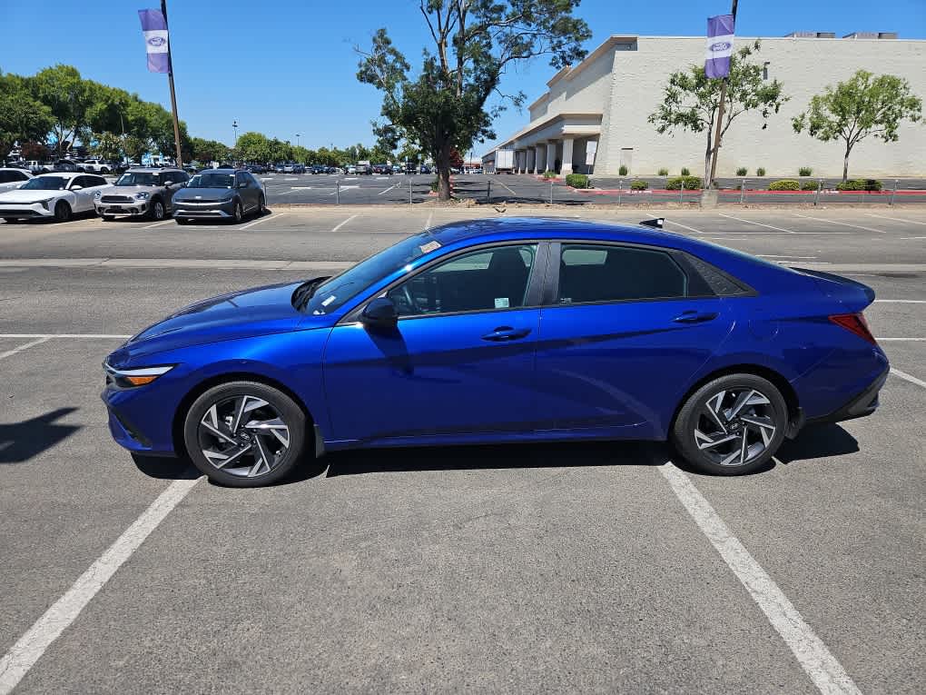 Thumbnail: 2025 Hyundai Elantra - 4