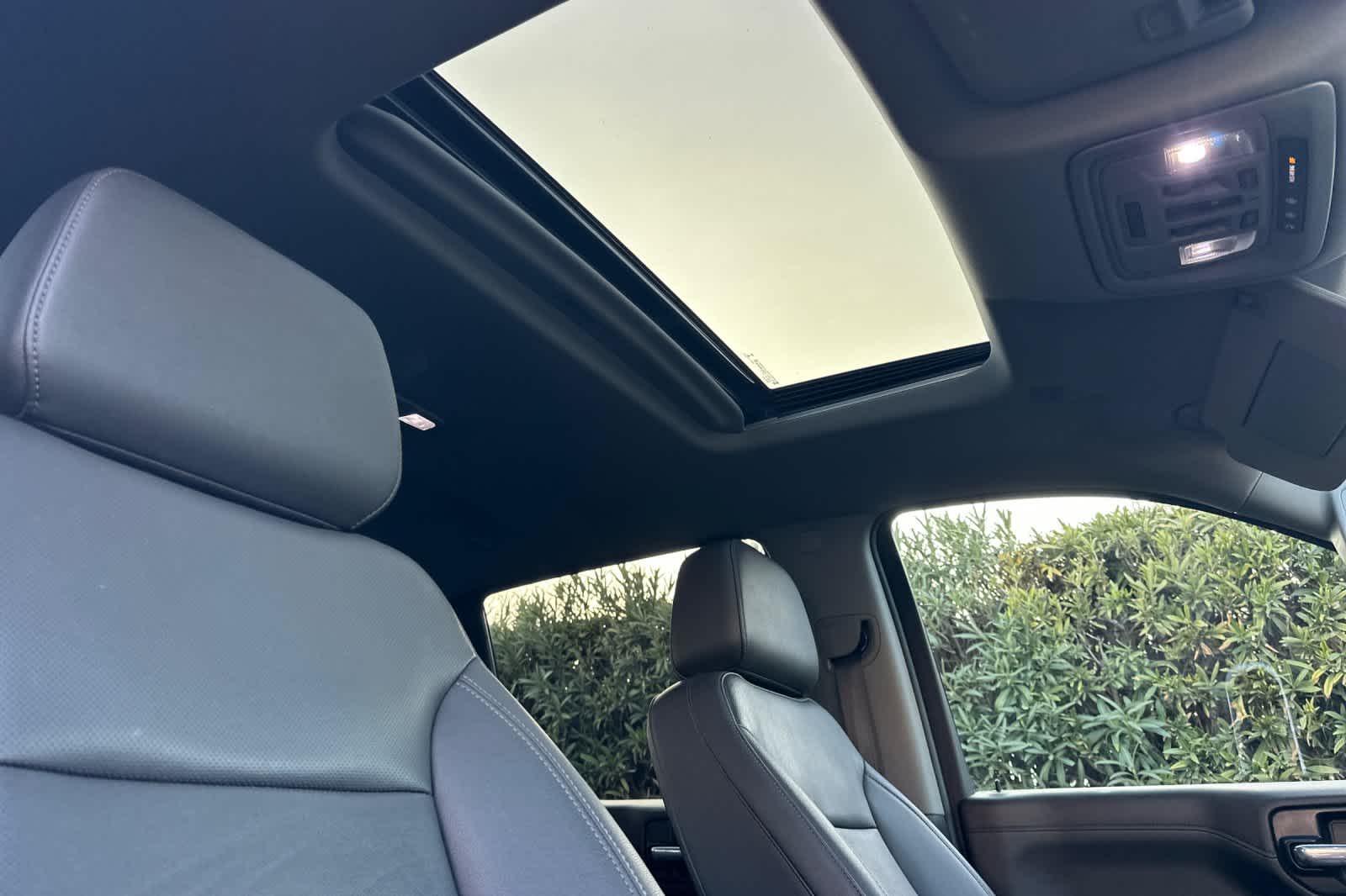 Thumbnail: 2022 Chevrolet Silverado 1500 - 16