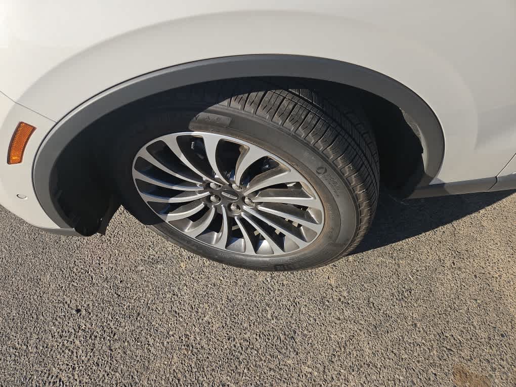 Thumbnail: 2022 Lincoln Aviator - 2