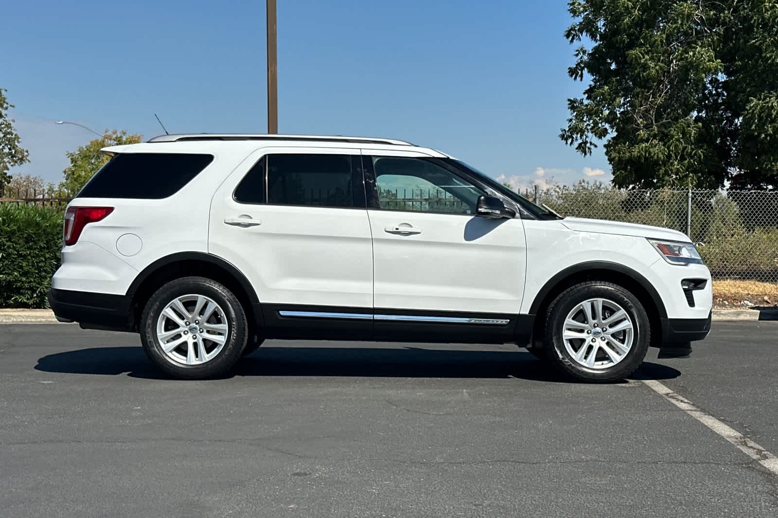 Thumbnail: 2018 Ford Explorer - 8