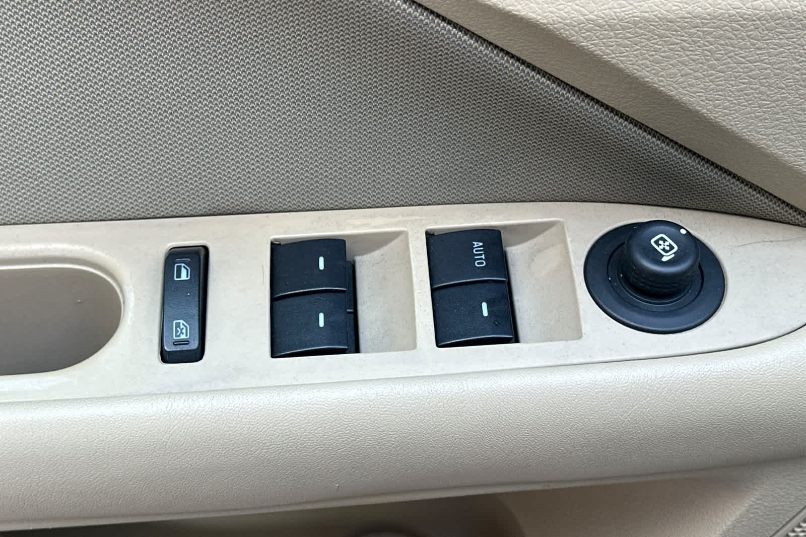 Thumbnail: 2010 Ford Fusion - 13