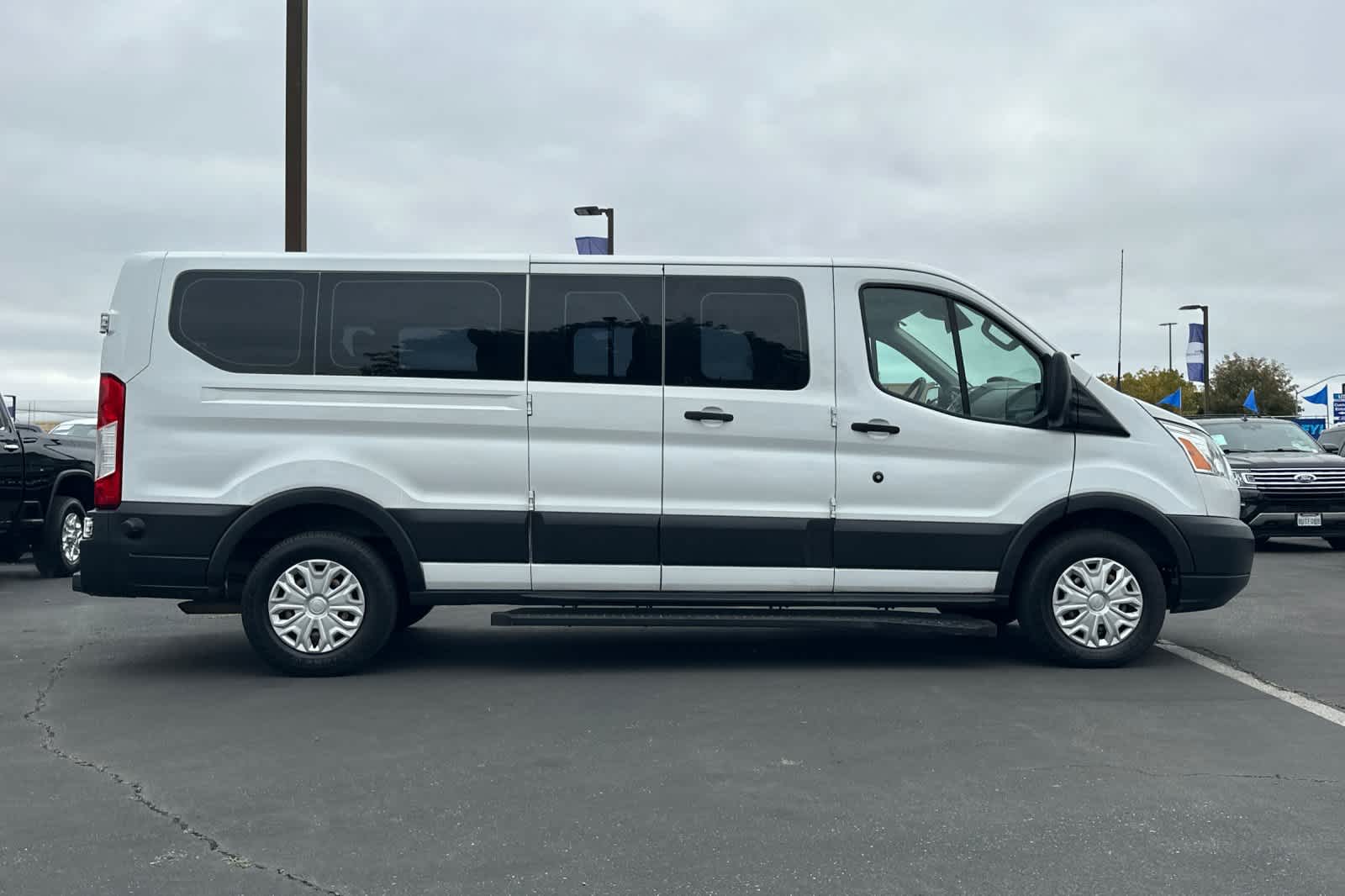 Thumbnail: 2017 Ford Transit Series - 8