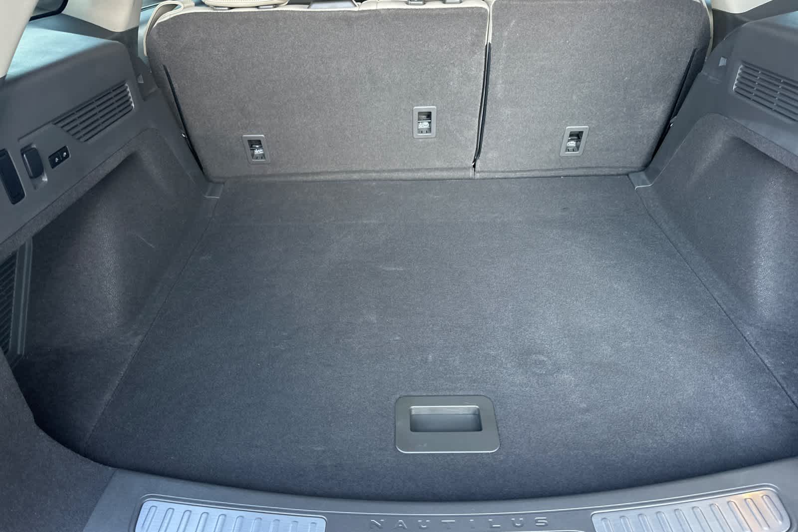 Thumbnail: 2025 Lincoln Nautilus - 15