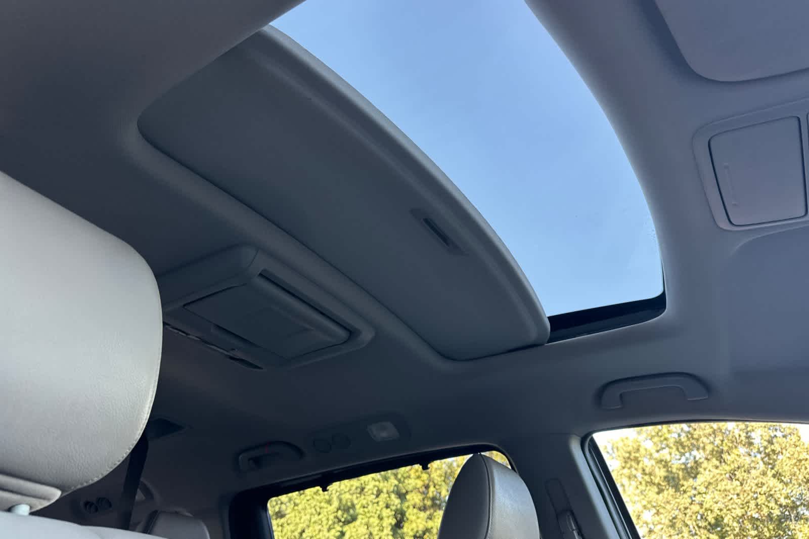 Thumbnail: 2015 Honda Odyssey - 18