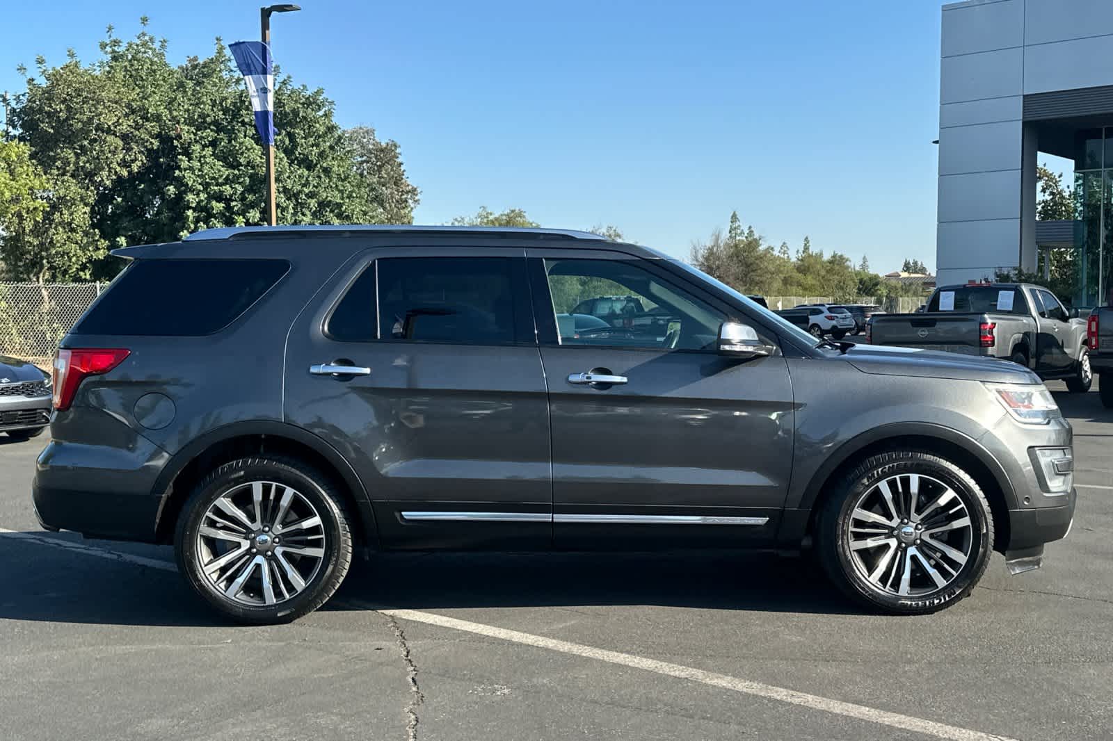 Thumbnail: 2017 Ford Explorer - 8