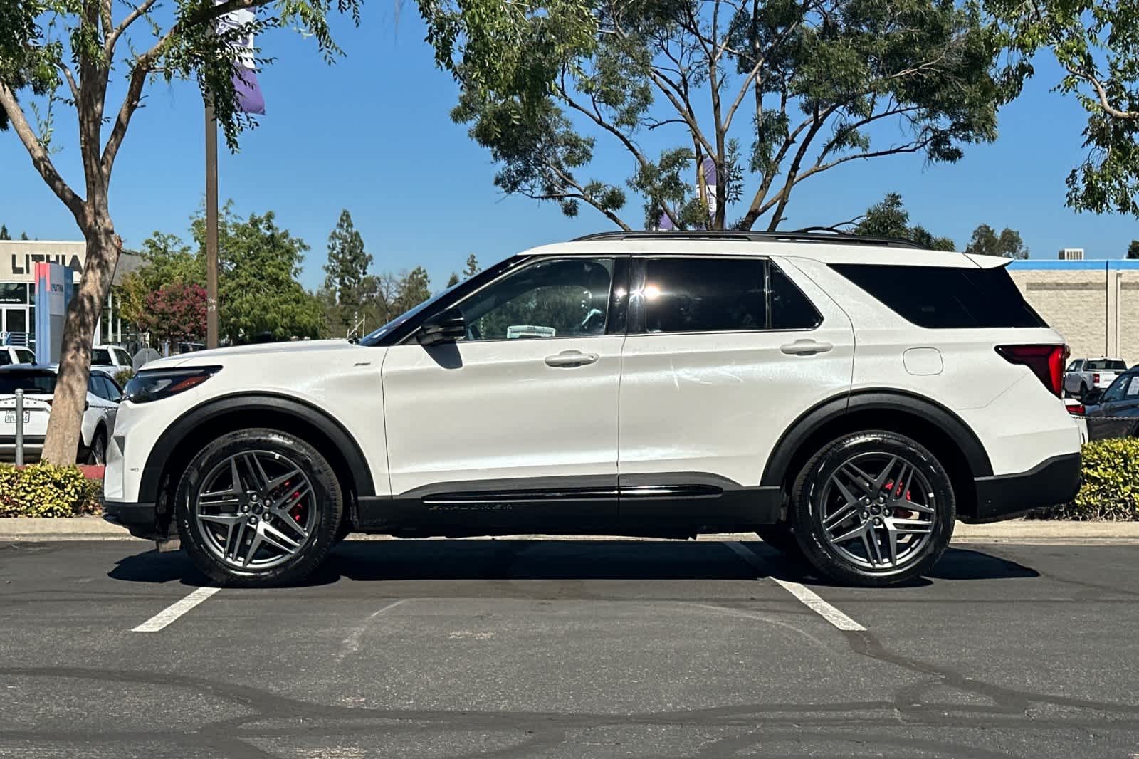Thumbnail: 2025 Ford Explorer - 5
