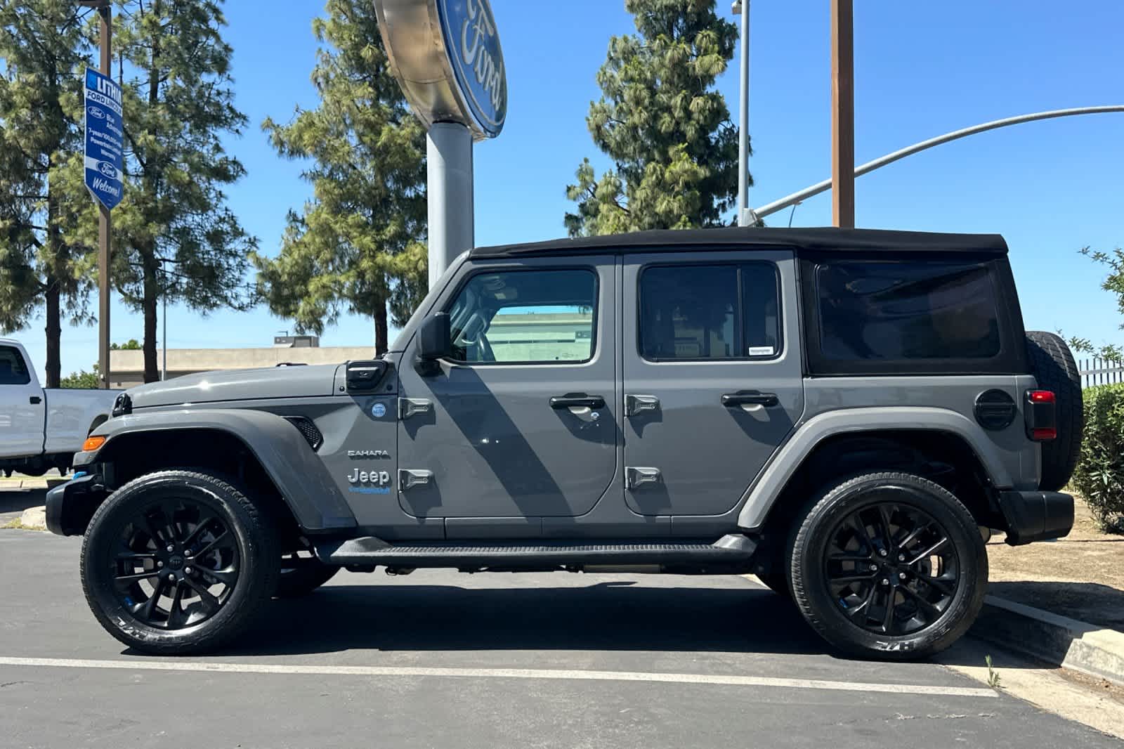 Thumbnail: 2022 Jeep Wrangler - 5