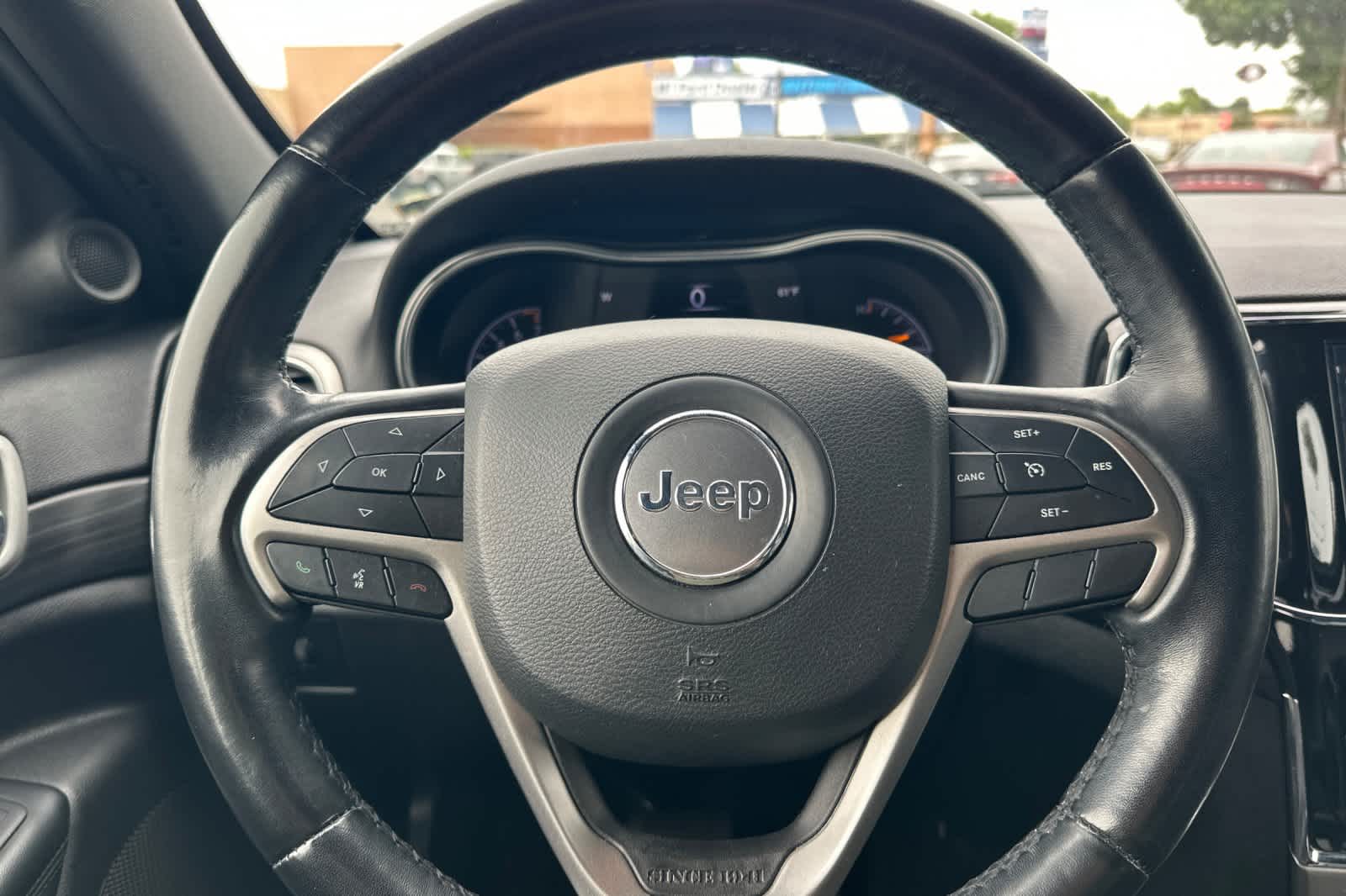 Thumbnail: 2022 Jeep Grand Cherokee - 24