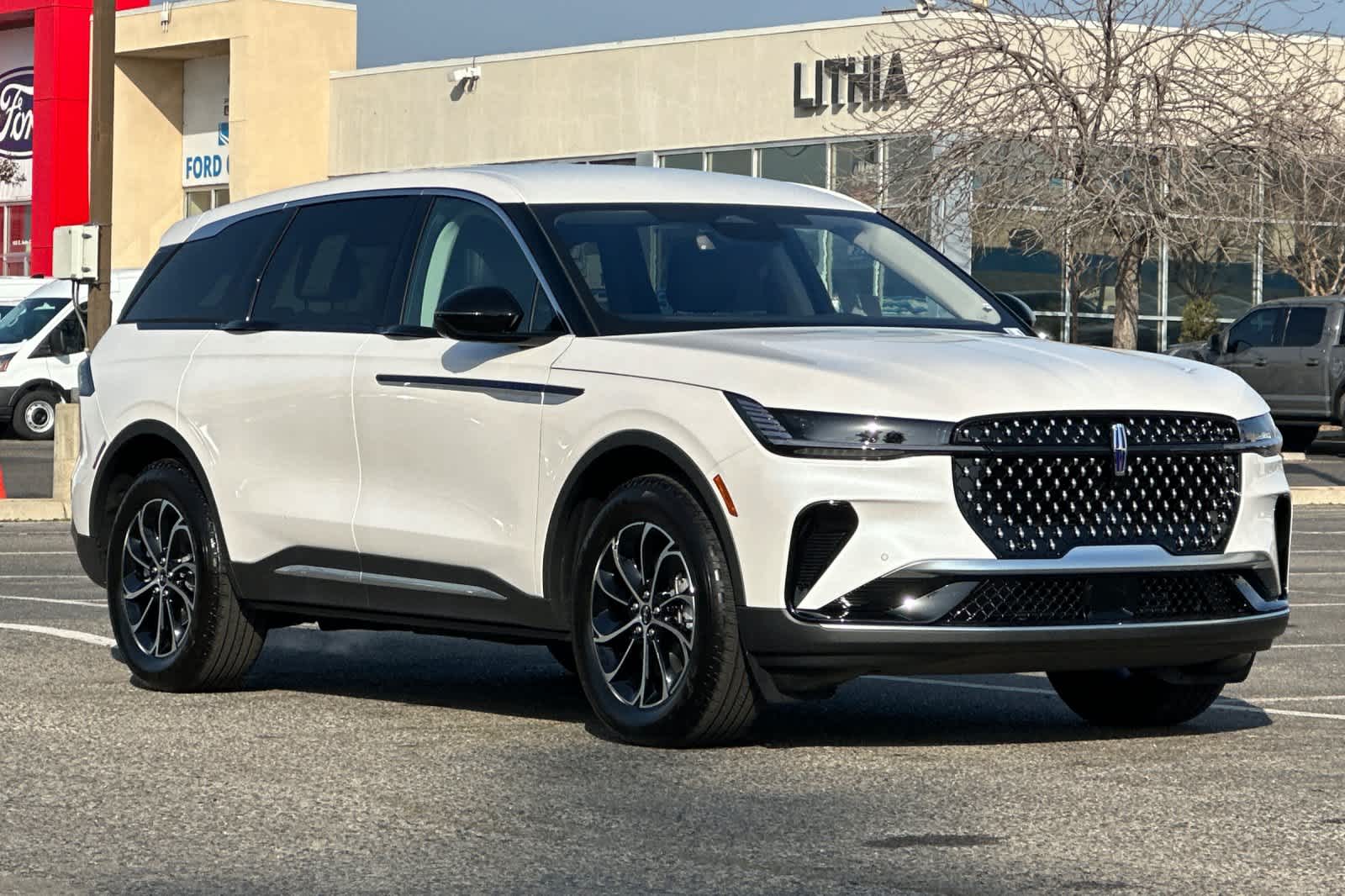 Thumbnail: 2026 Lincoln Nautilus - 10