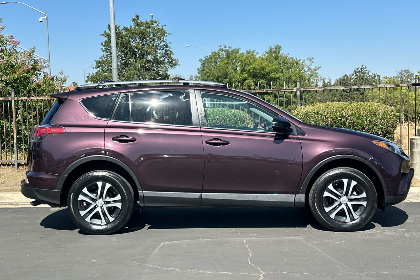 Thumbnail: 2018 Toyota RAV4 - 8