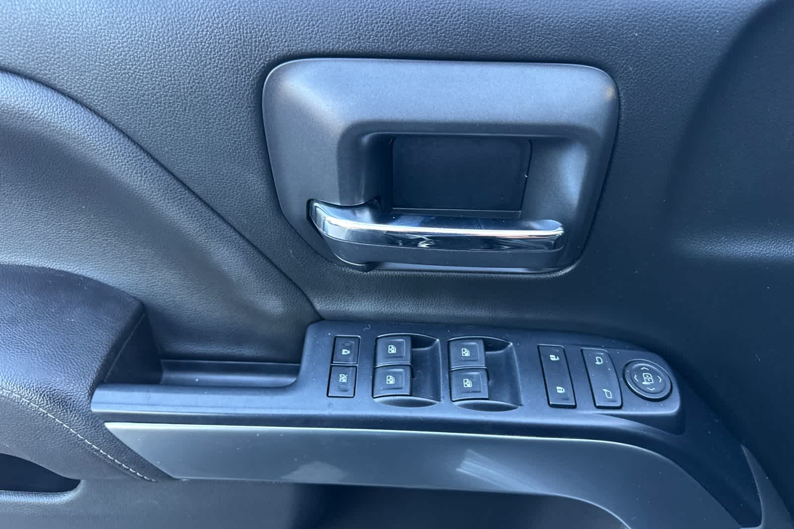 Thumbnail: 2017 Chevrolet Silverado 1500 - 13