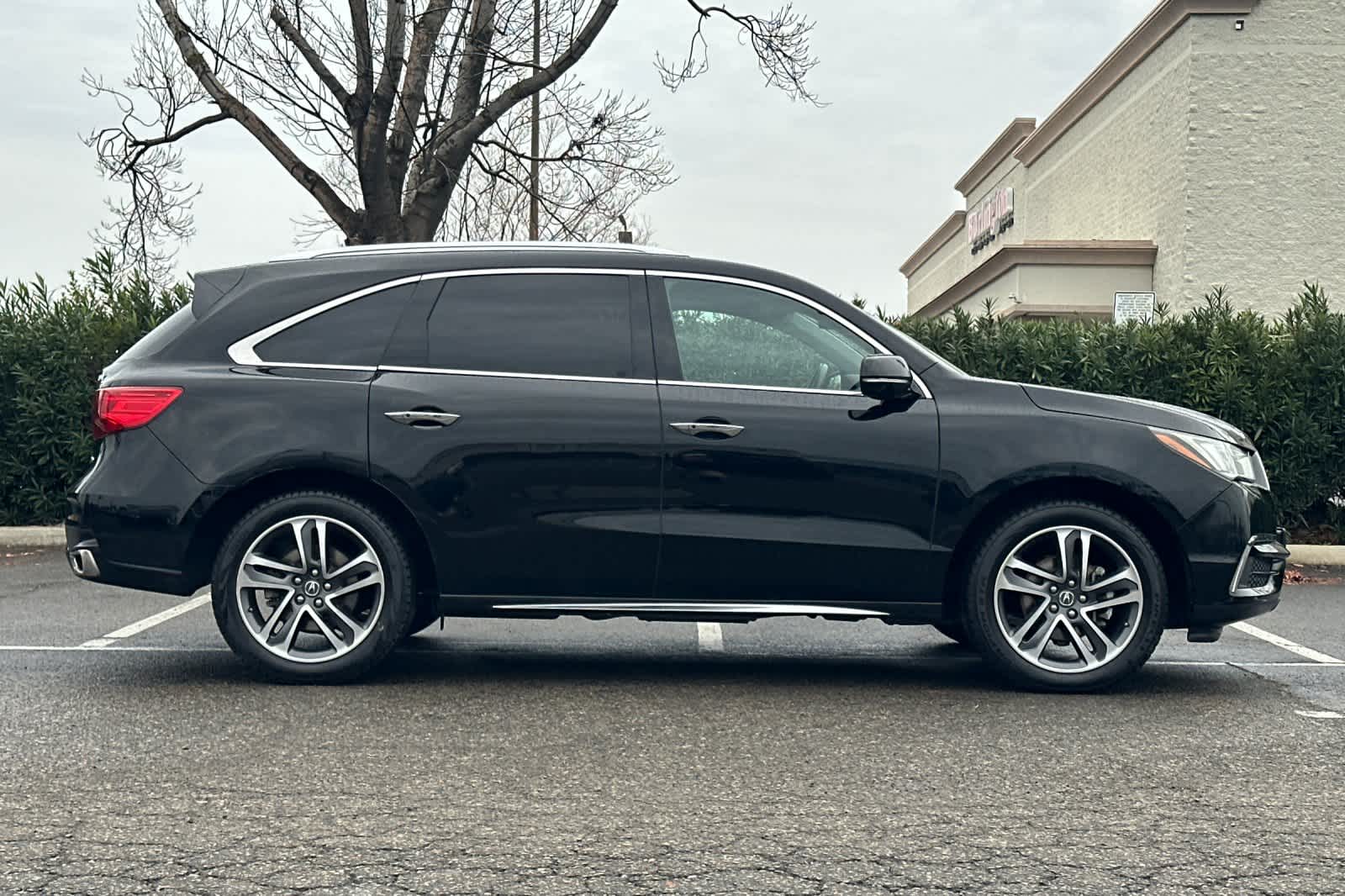 Thumbnail: 2017 Acura MDX - 8