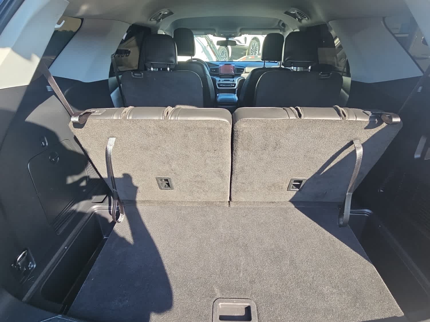 Thumbnail: 2022 Ford Explorer - 9