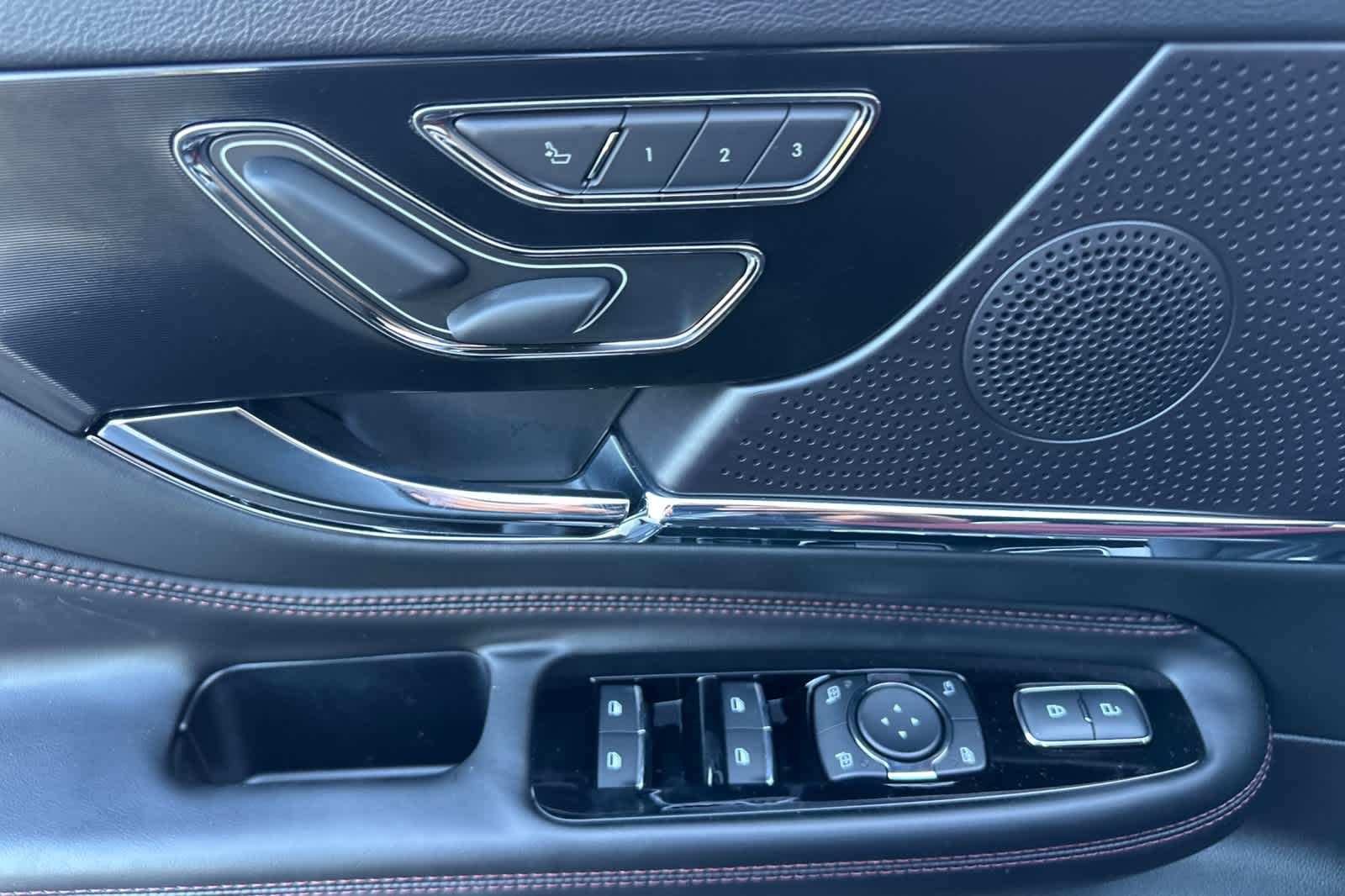 Thumbnail: 2025 Lincoln Corsair - 13