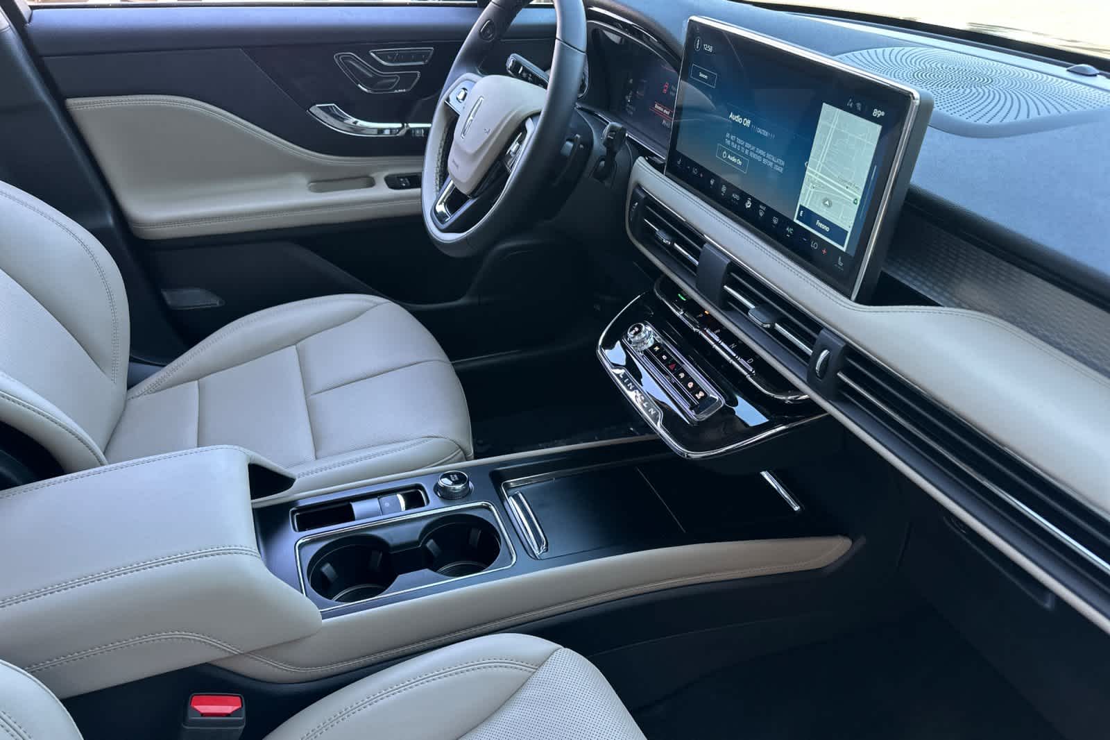 Thumbnail: 2025 Lincoln Corsair - 17