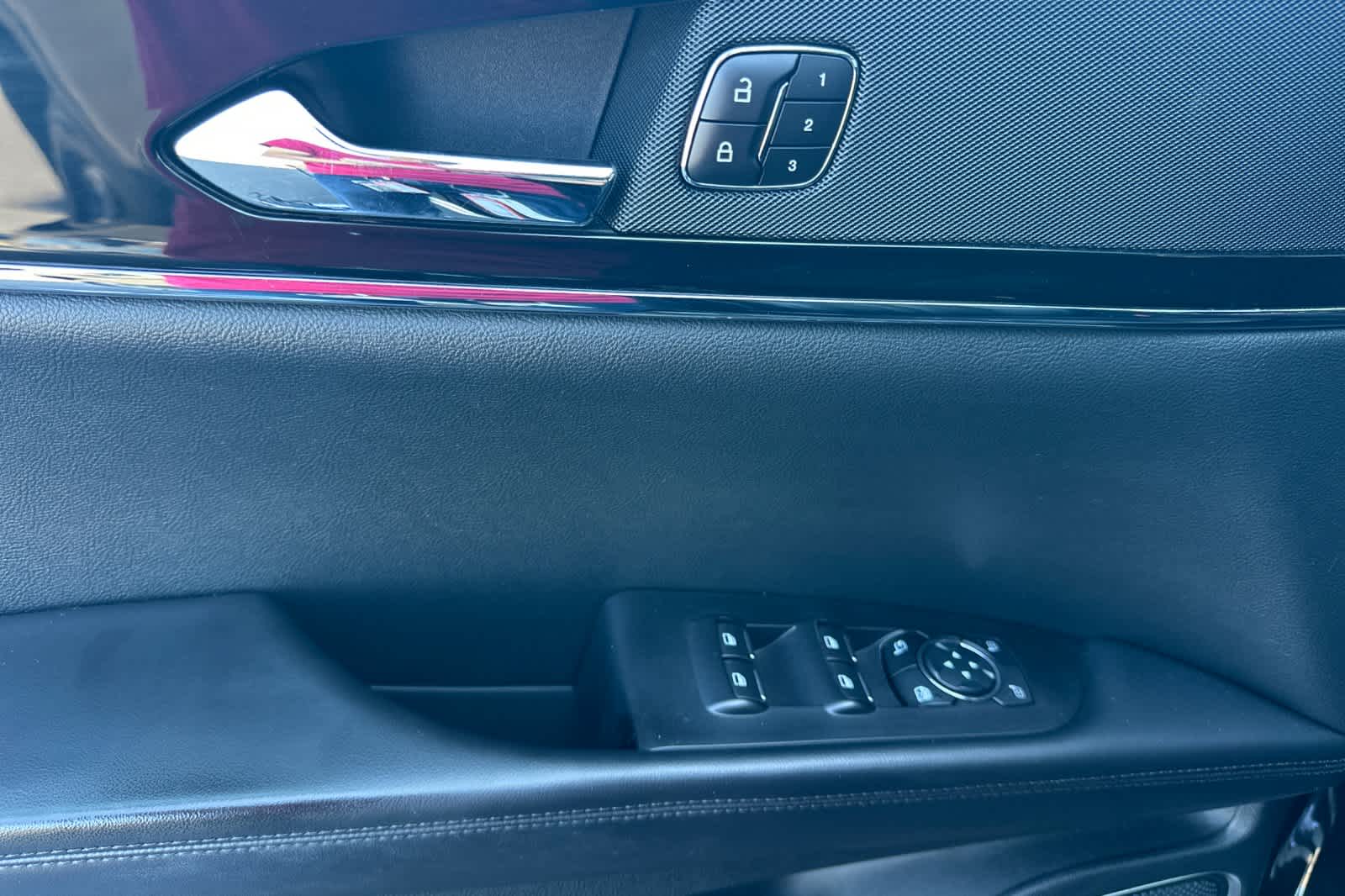 Thumbnail: 2023 Lincoln Nautilus - 12