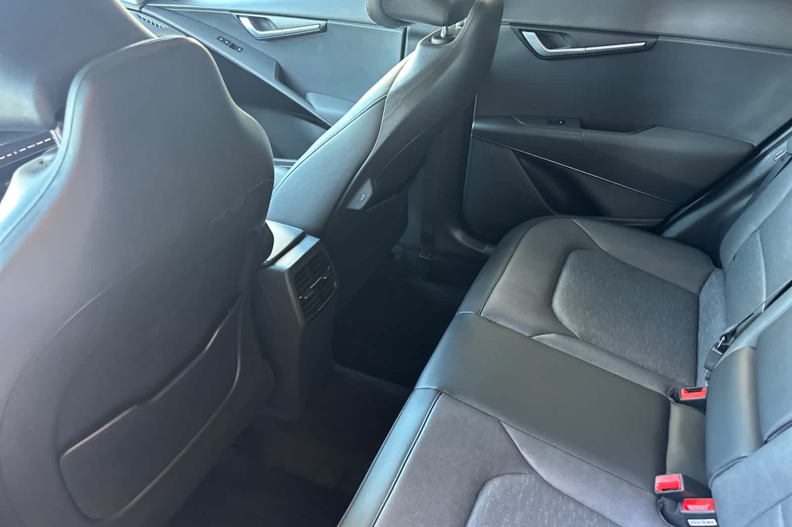 Thumbnail: 2024 Kia Niro - 4