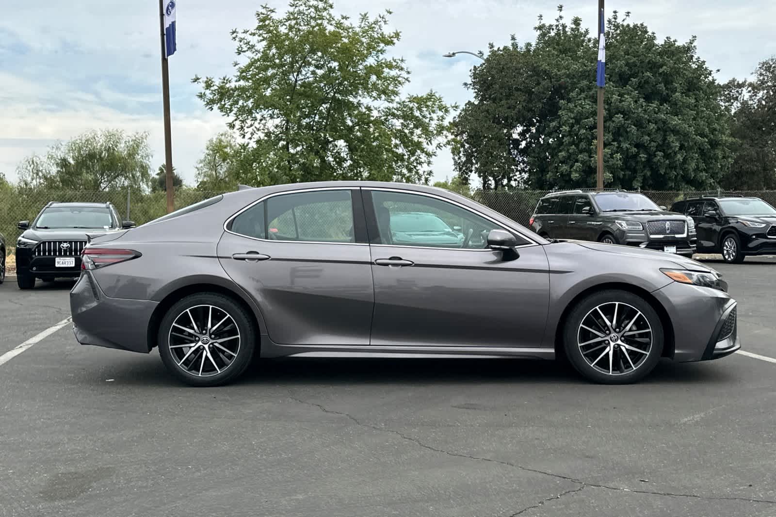 Thumbnail: 2022 Toyota Camry - 9