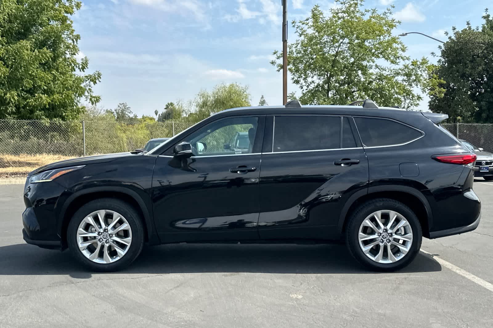 Thumbnail: 2020 Toyota Highlander - 6