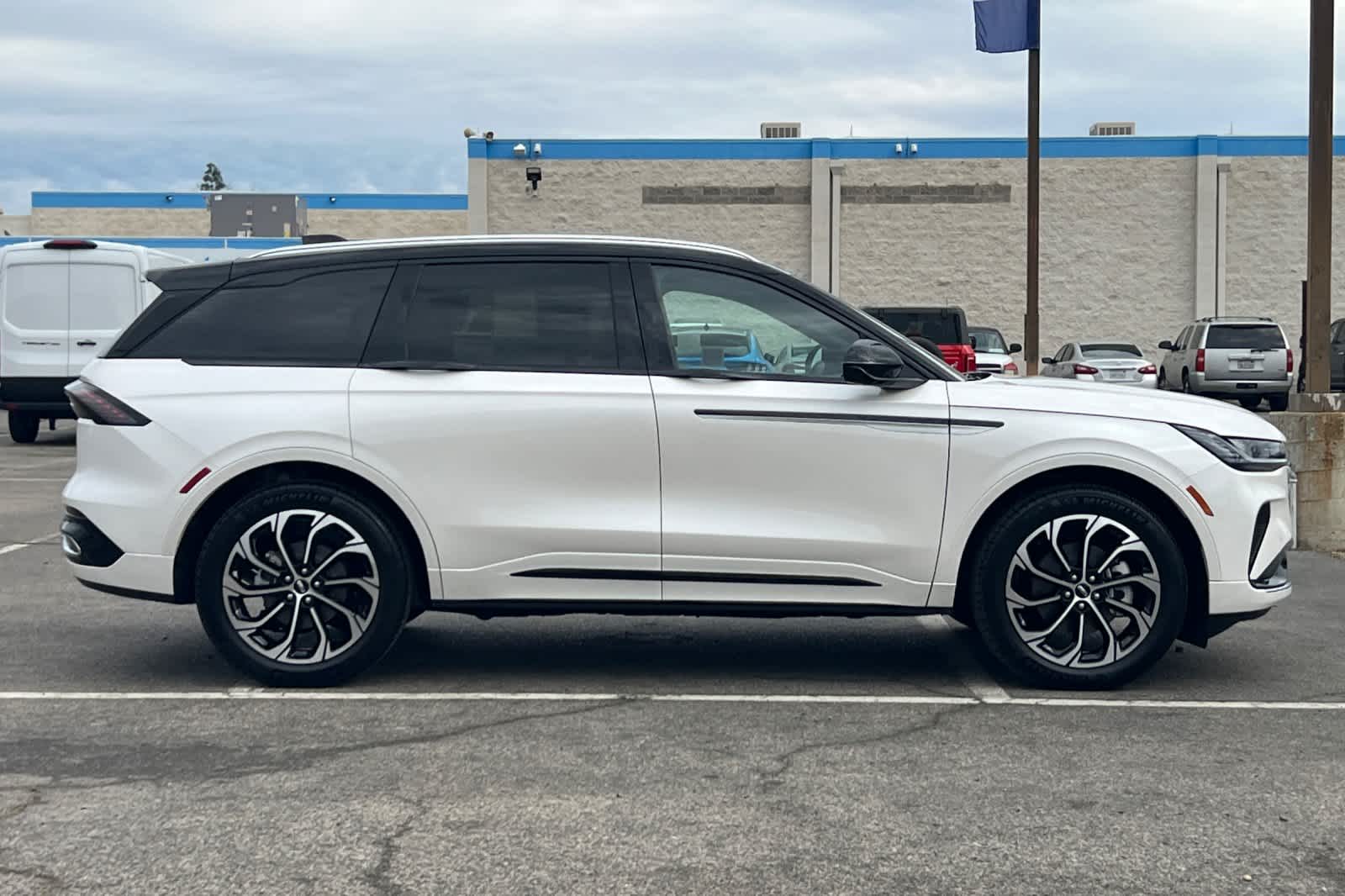 Thumbnail: 2026 Lincoln Nautilus - 8