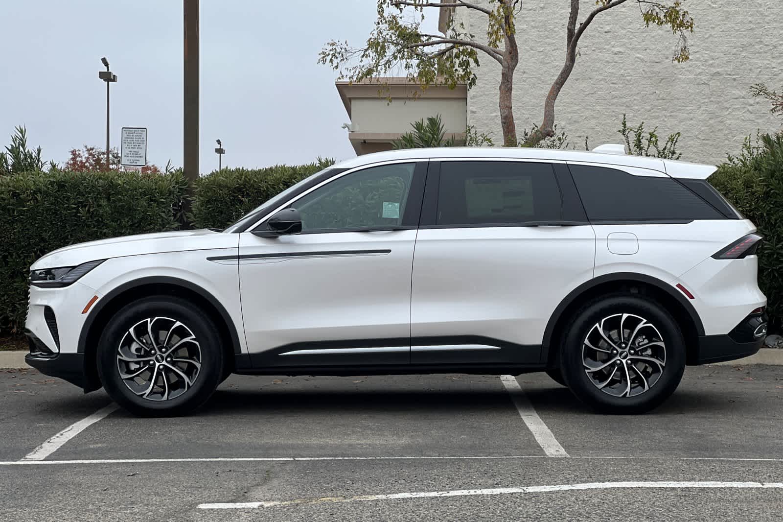 Thumbnail: 2026 Lincoln Nautilus - 5