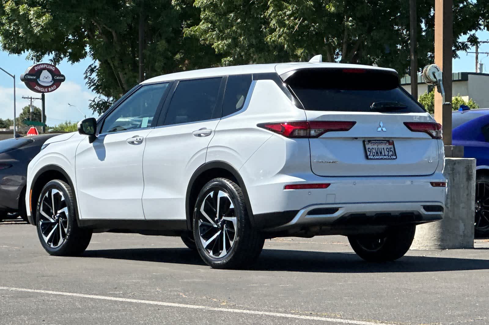 Thumbnail: 2023 Mitsubishi Outlander - 6