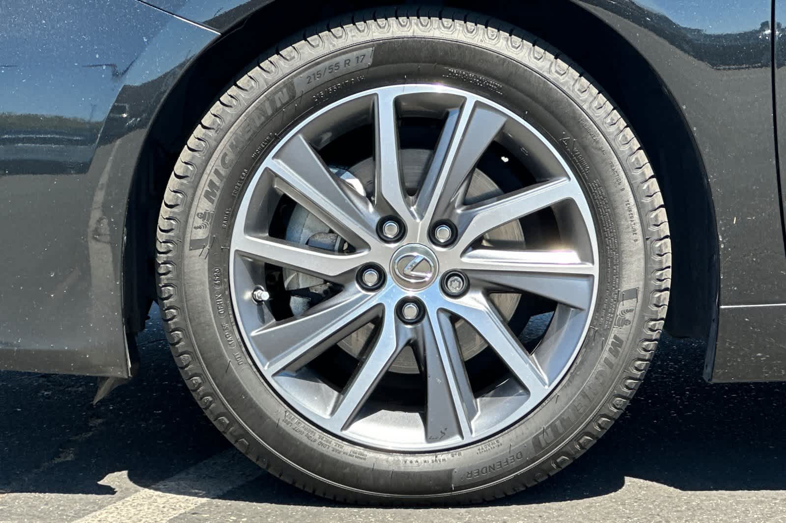 Thumbnail: 2018 Lexus ES - 26